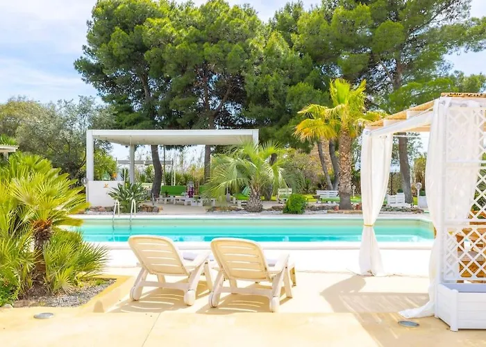 Luxury Sea Front With Pool 빌라