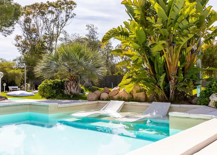 Luxury Sea Front With Pool