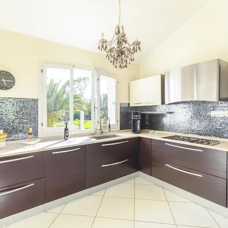 Luxury Sea Front With Pool Villa