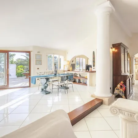 Villa Luxury Sea Front With Pool