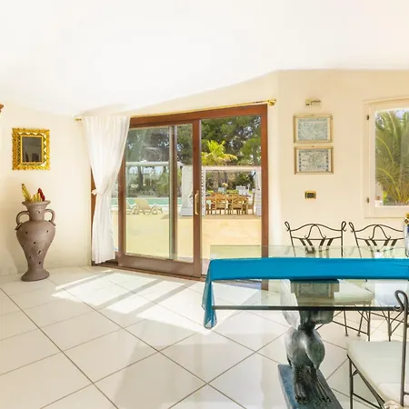 Villa Luxury Sea Front With Pool