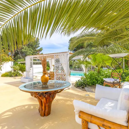 Luxury Sea Front With Pool