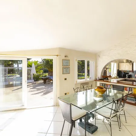 Villa Luxury Sea Front With Pool