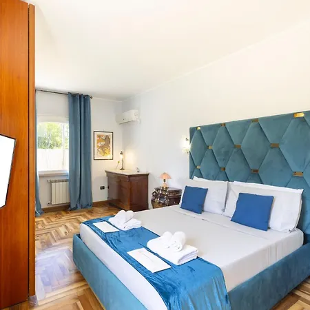 Luxury Sea Front With Pool Su Forti