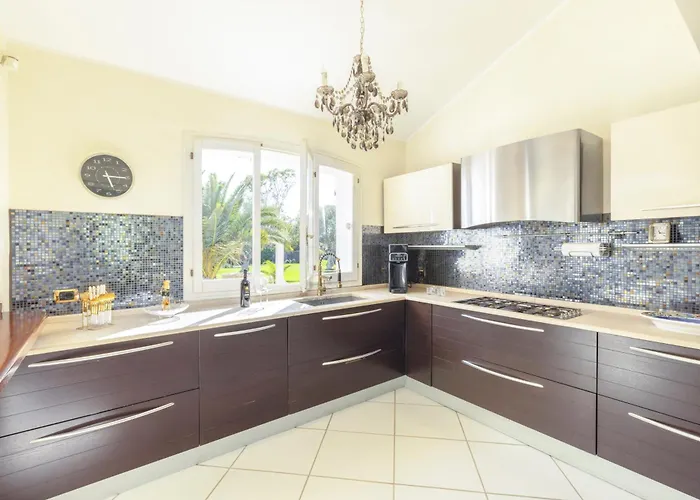 Luxury Sea Front With Pool Vila