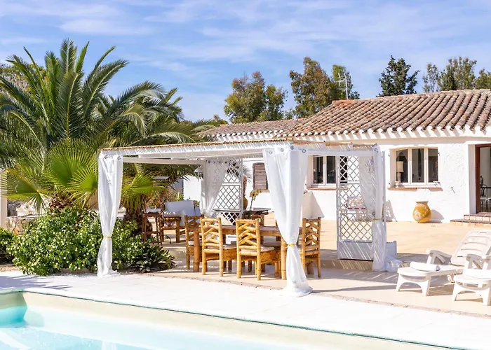 Luxury Sea Front With Pool Su Forti