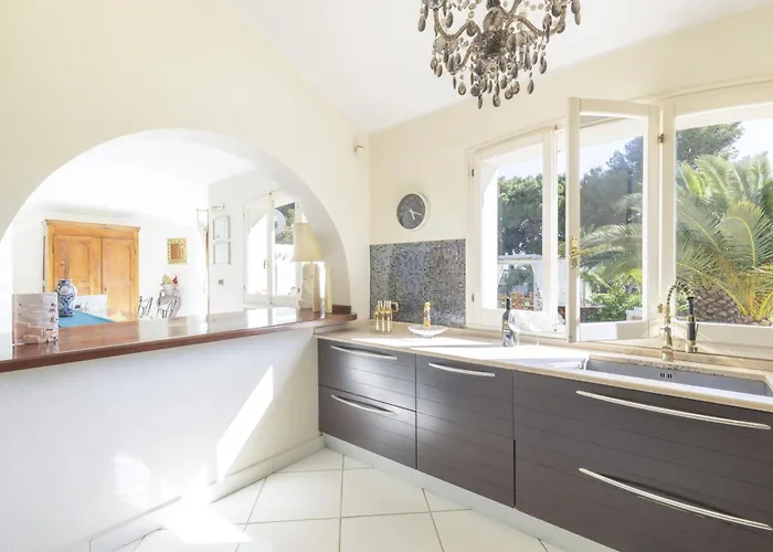 Luxury Sea Front With Pool