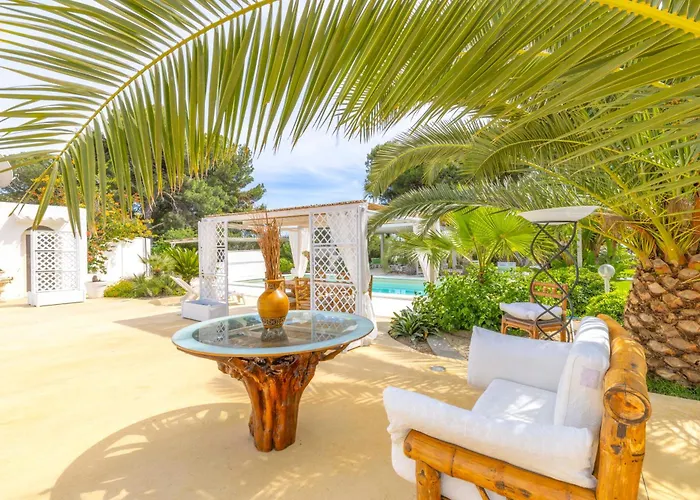 Luxury Sea Front With Pool