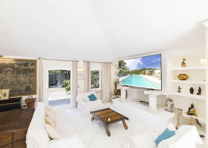 Luxury Sea Front With Pool Vila